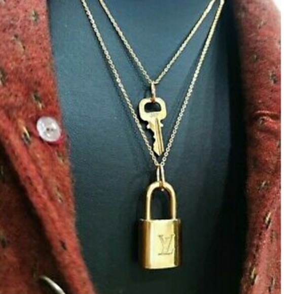 - Louis Vuitton authentic Padlock and Key locks on a necklace! (COMES W/… - Picture 4 of 6
